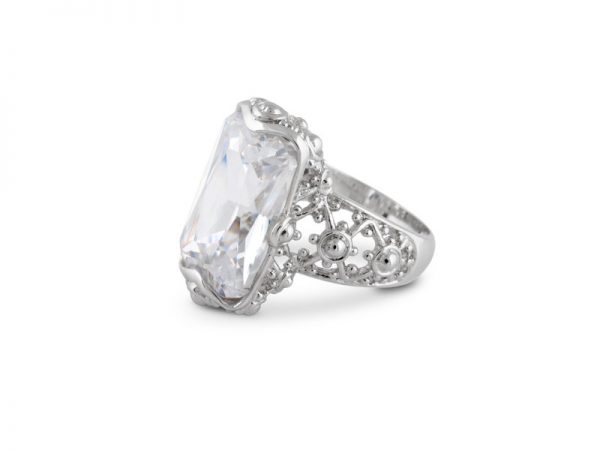 Stunning silver ring with Diamond